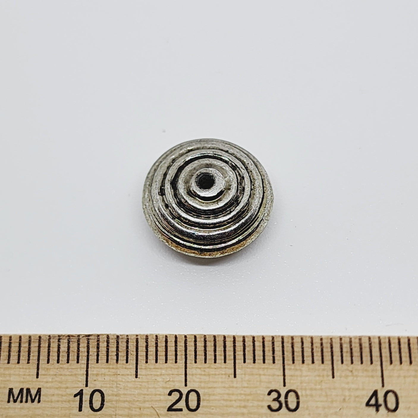 Saucer (25) - Antique Silver - Vintage Metalised Beads