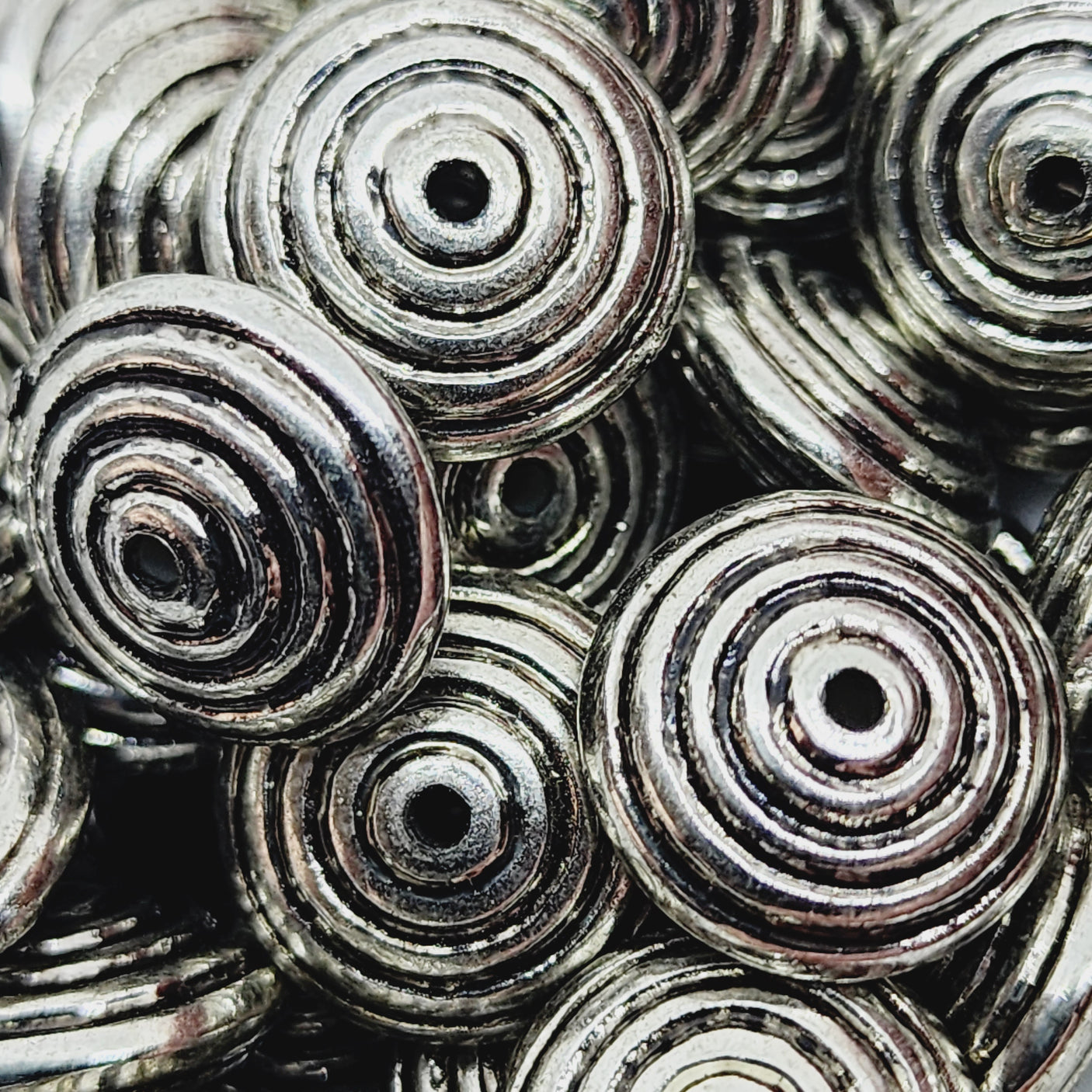 Saucer (25) - Antique Silver - Vintage Metalised Beads