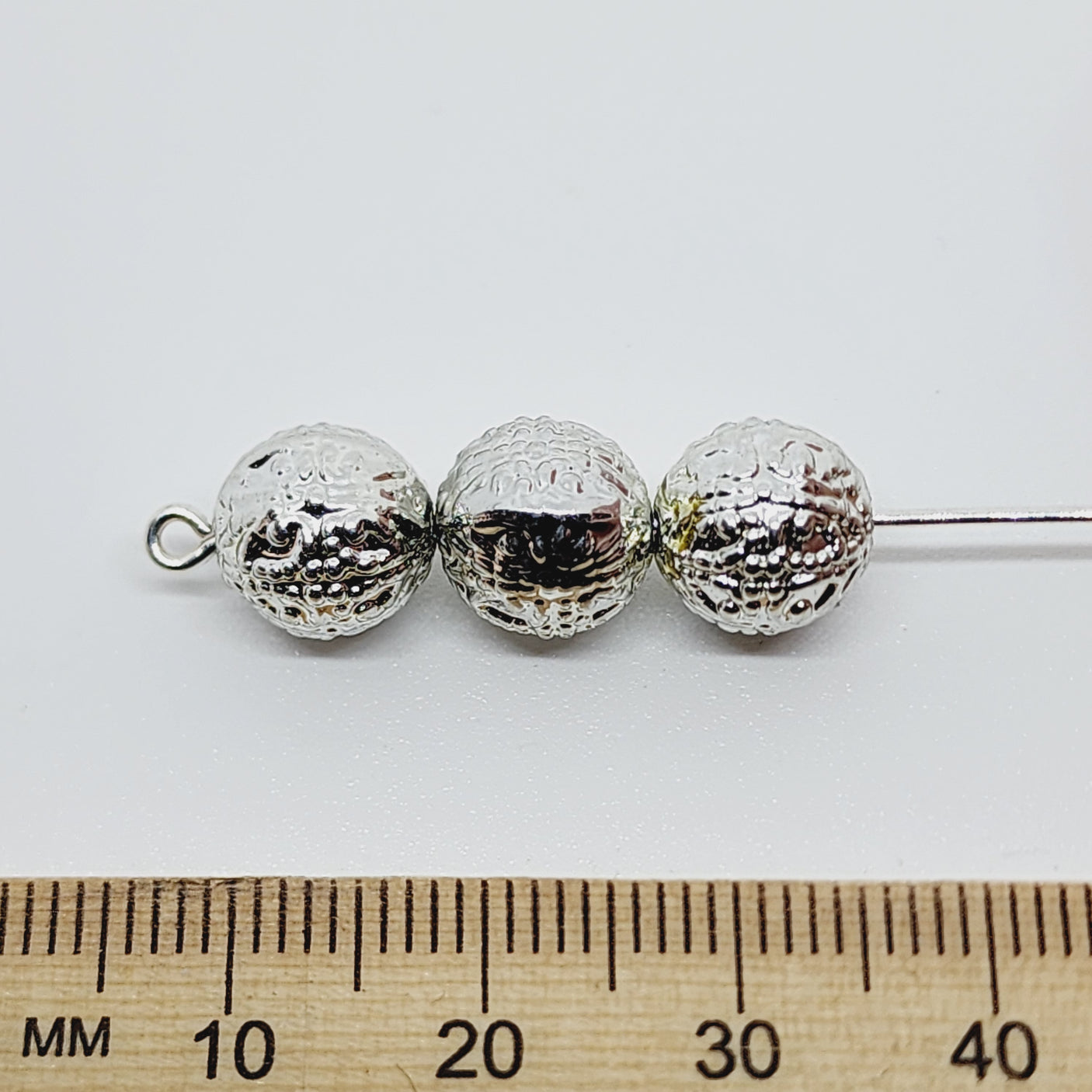 9mm Round (25) - Silver - Vintage Metalised Beads