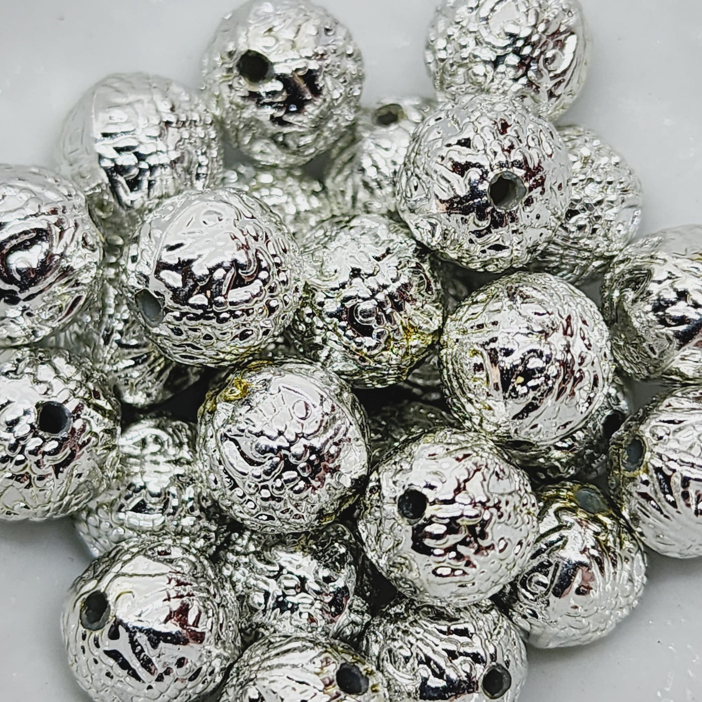 9mm Round (25) - Silver - Vintage Metalised Beads