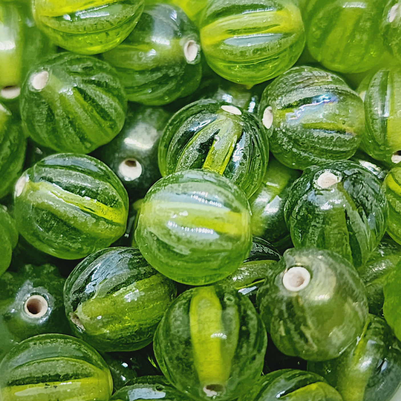 10x9mm Onion (50) - Transparent Green Lustre - Indian Glass Vintage Beads