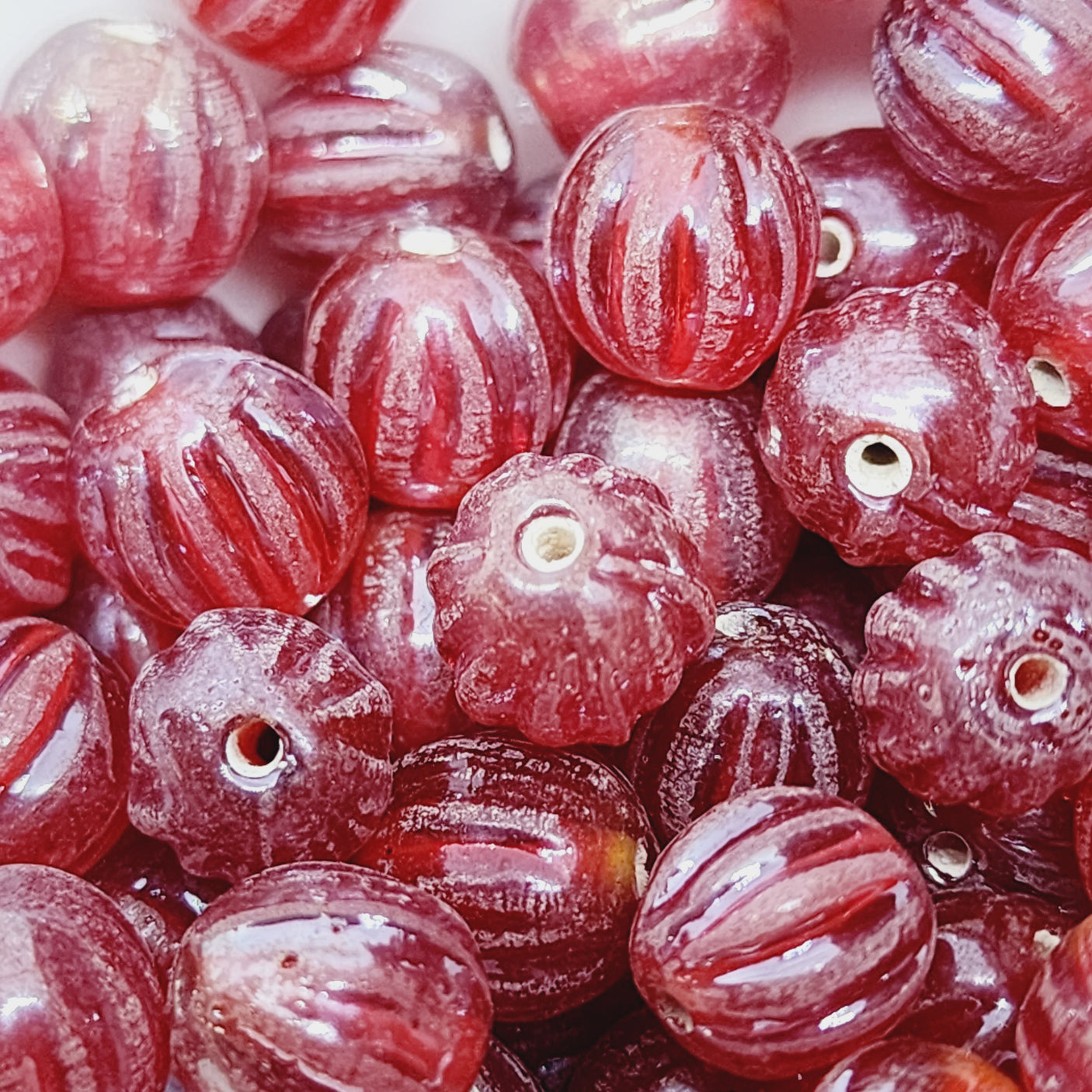 10x9mm Onion (50) - Transparent Red Lustre - Indian Glass Vintage Beads