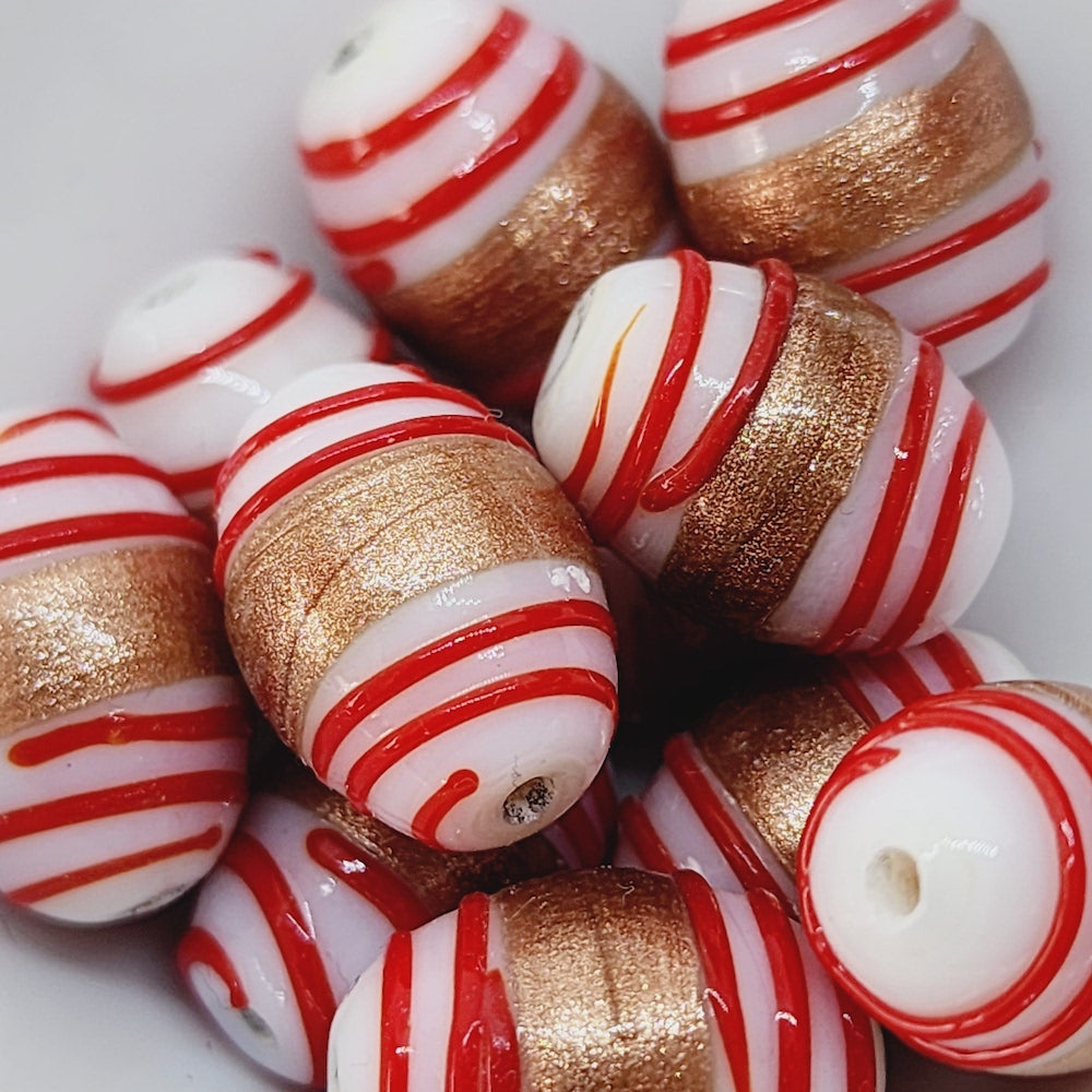 19x14mm Oval (10) - White Opaque w. Aventurine & Red - Glass Vintage Replica Trade Lampwork Beads