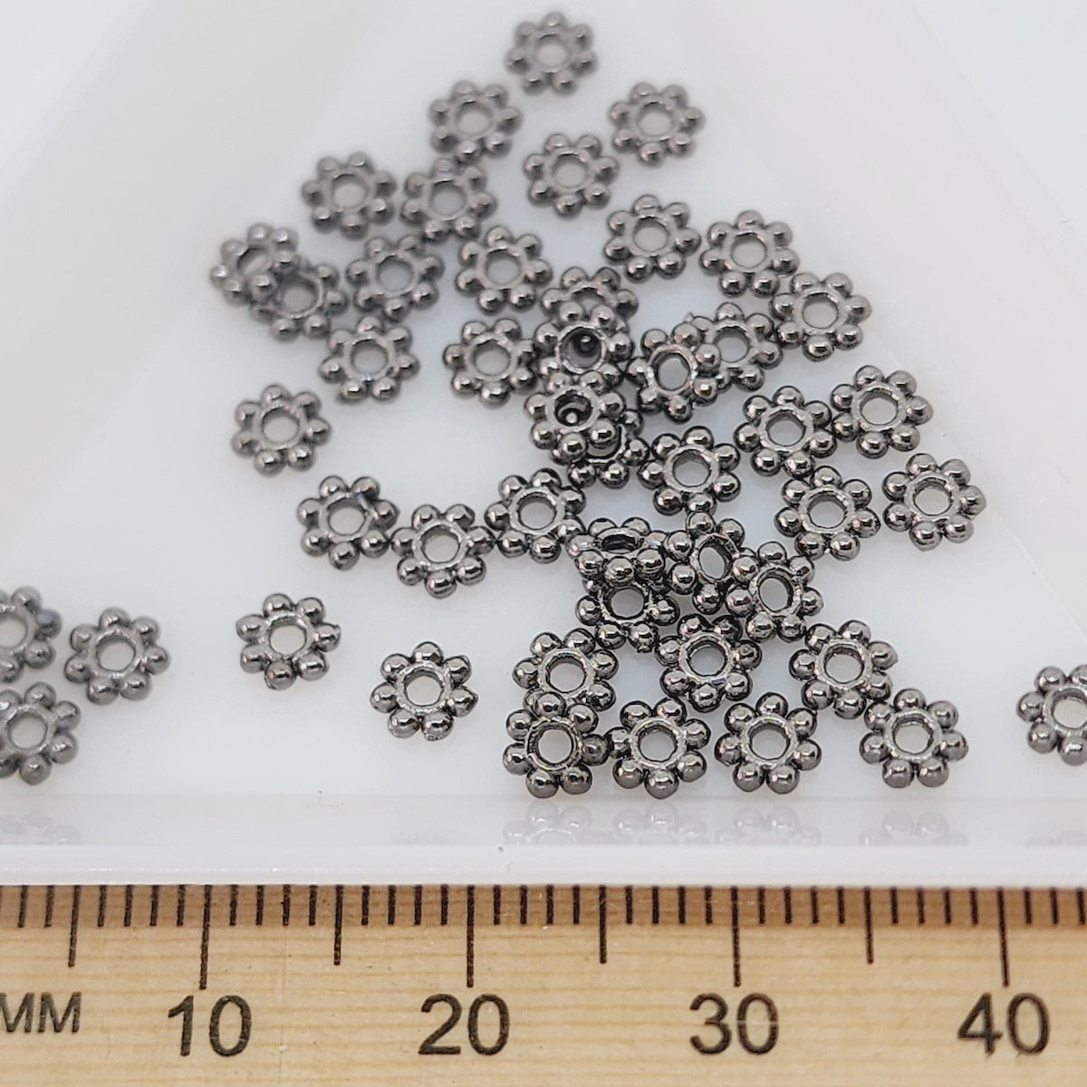 4mm Daisy Spacers (100) - Gunmetal
