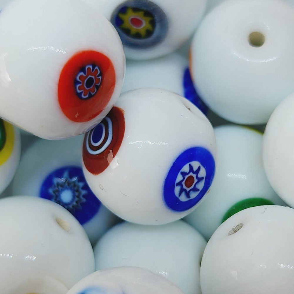 Round White w. Coloured Circles (10)