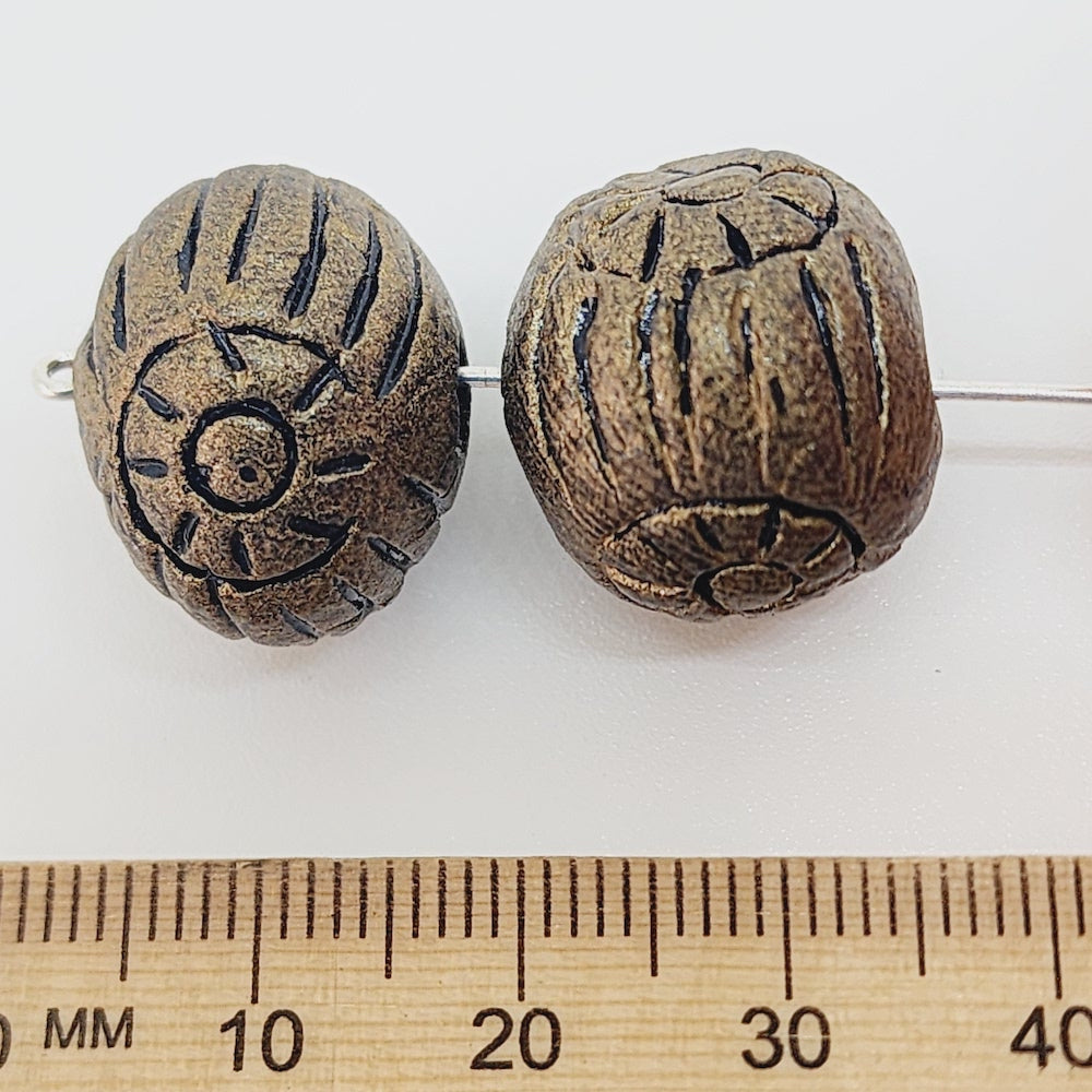 20x20mm Round w. Sun & Lines (10) - Antique Gold - Vintage Clay Beads