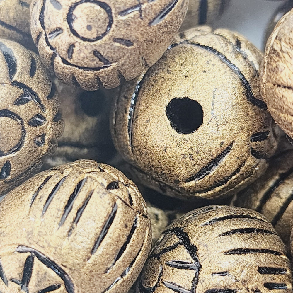 20x20mm Round w. Sun & Lines (10) - Antique Gold - Vintage Clay Beads