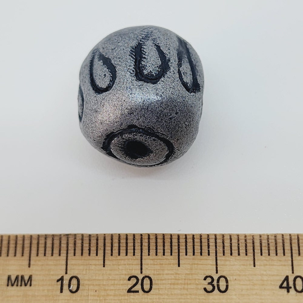 15x15mm Drum w. Teardrops (10) - Antique Silver - Vintage Clay Beads