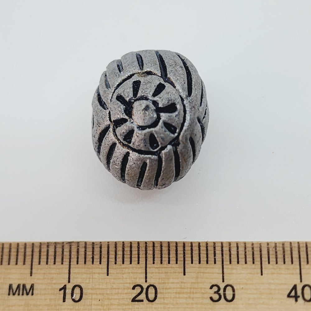 20x20mm Round w. Sun & Lines (10) - Antique Silver - Vintage Clay Beads