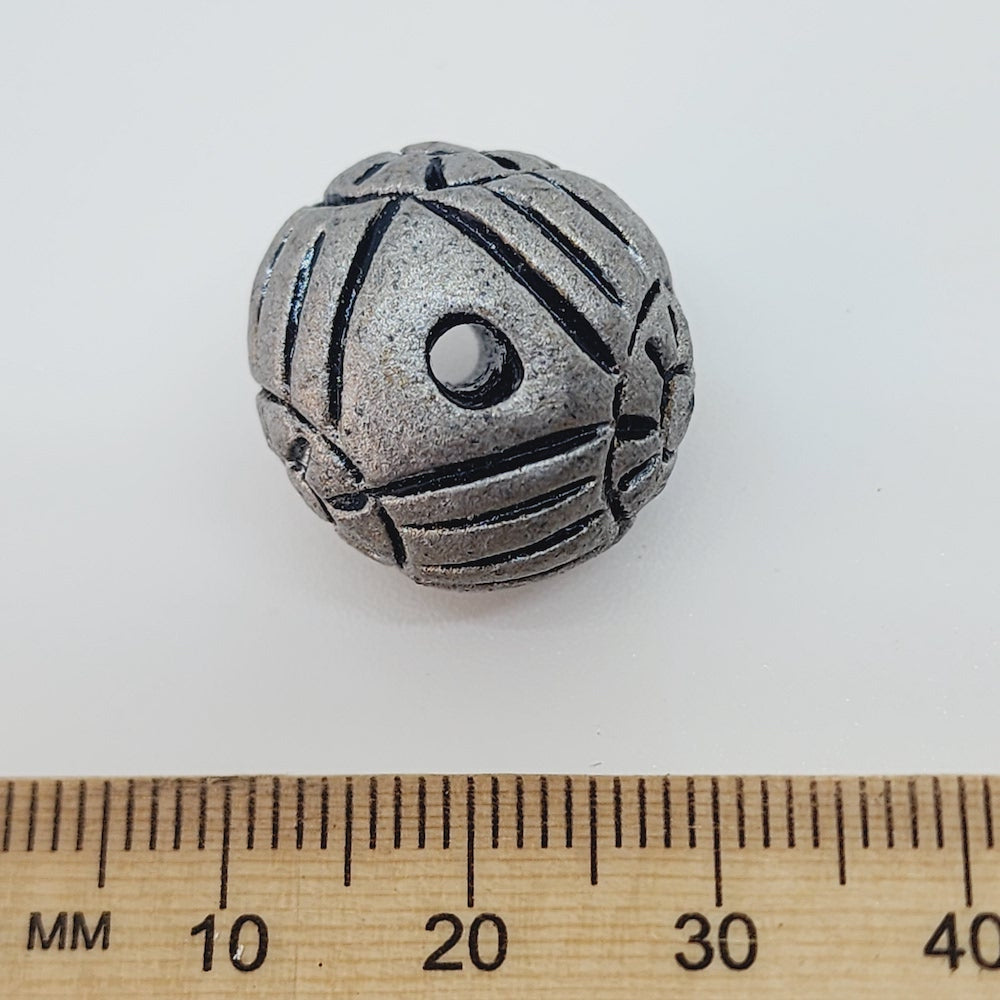 20x20mm Round w. Sun & Lines (10) - Antique Silver - Vintage Clay Beads