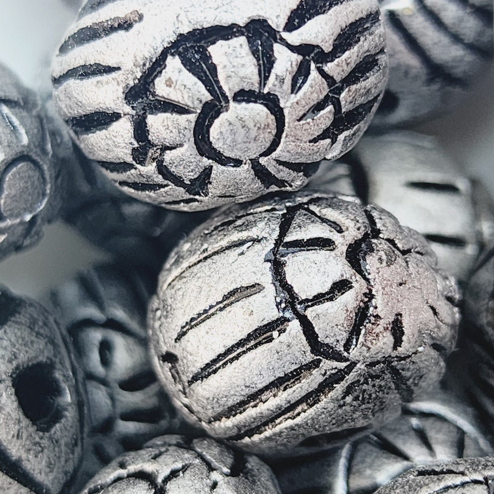 20x20mm Round w. Sun & Lines (10) - Antique Silver - Vintage Clay Beads