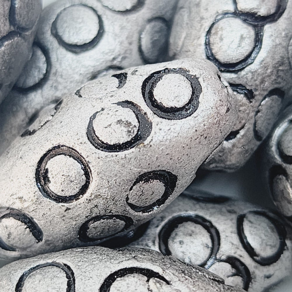 30x12mm Oval w. Circles (10) - Antique Silver - Vintage Clay Beads