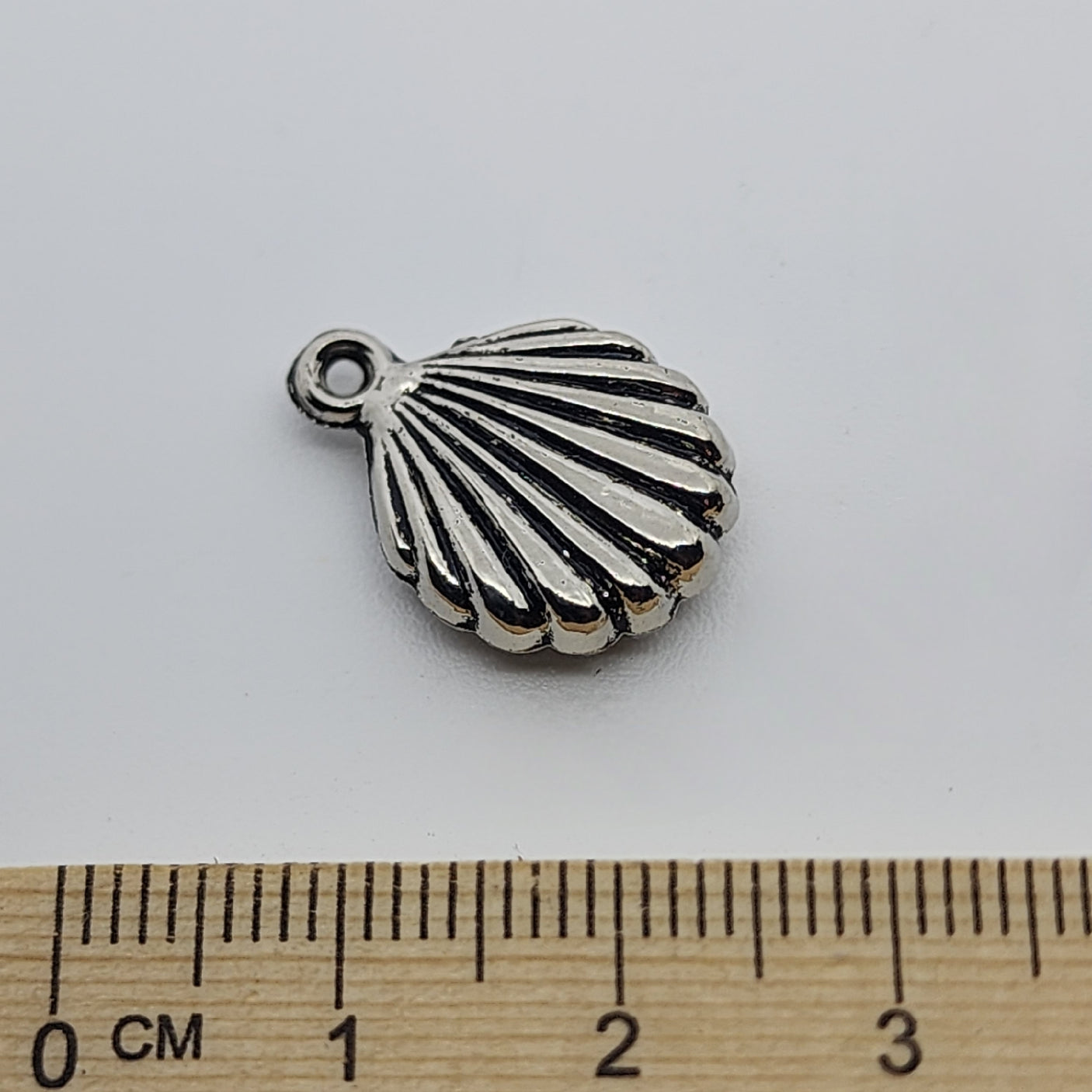 20x10mm Fan Shell (25) - Antique Silver - Vintage Metalised Charms