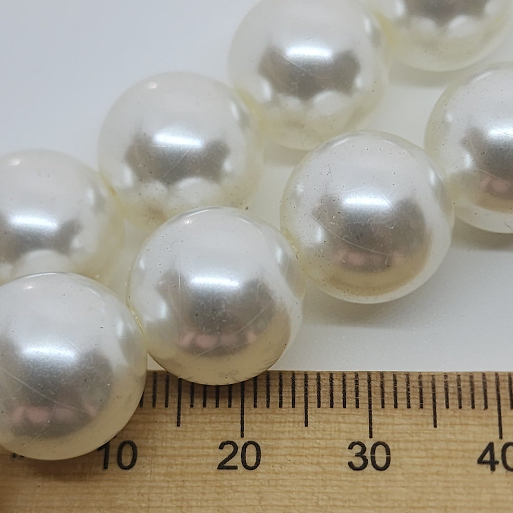 14mm Round (56) - White - Acrylic Vintage Pearls
