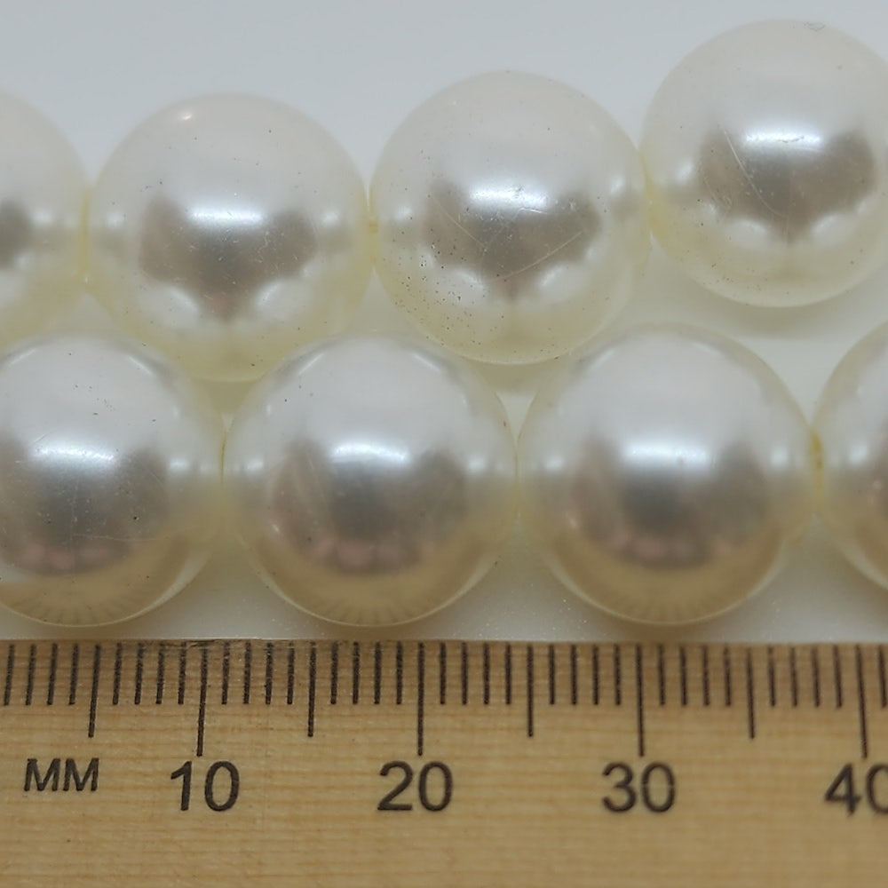 14mm Round (56) - White - Acrylic Vintage Pearls