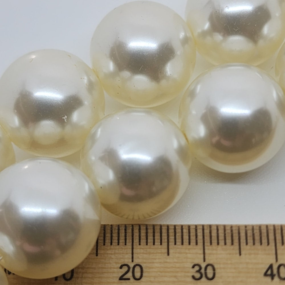 16mm Round (49) - White - Acrylic Vintage Pearls