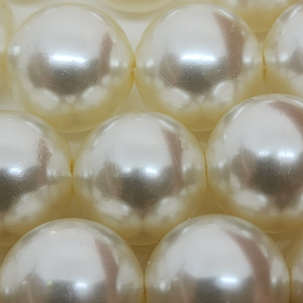 18mm Round (43) - White - Vintage Acrylic Pearls