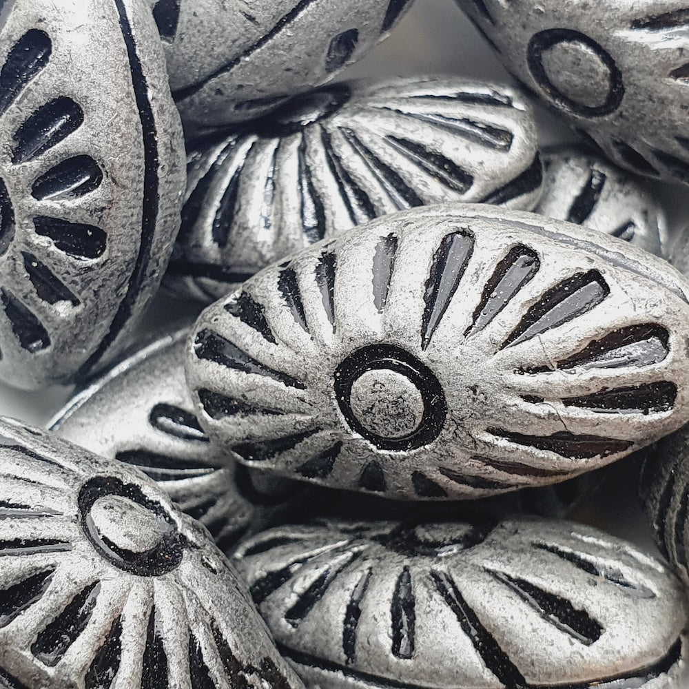 25x15mm Oval (5) - Antique Silver w. Black - Vintage Clay Beads