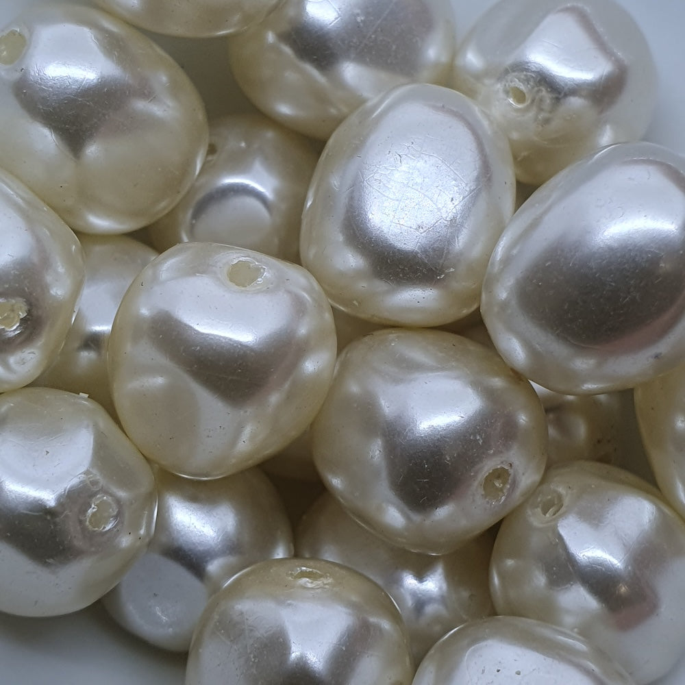 13x12mm Nugget (25) - White - Vintage Acrylic Pearls