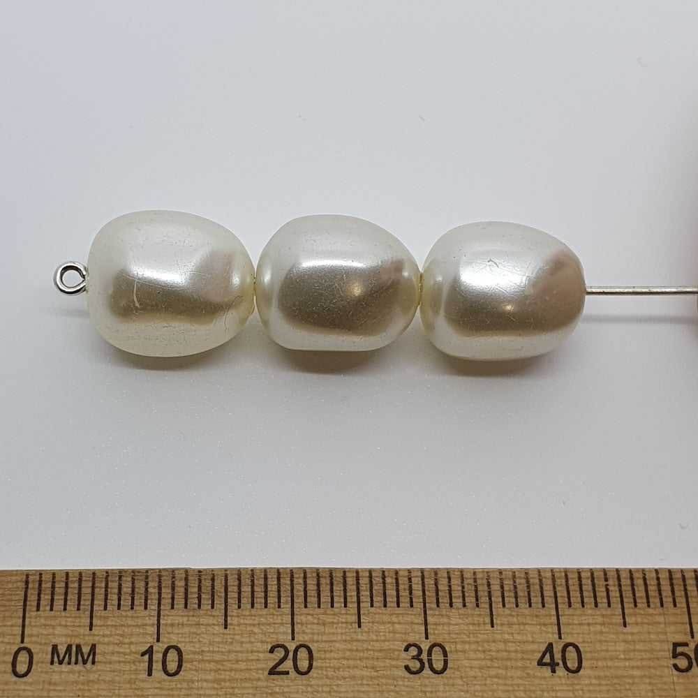 13x12mm Nugget (25) - White - Vintage Acrylic Pearls