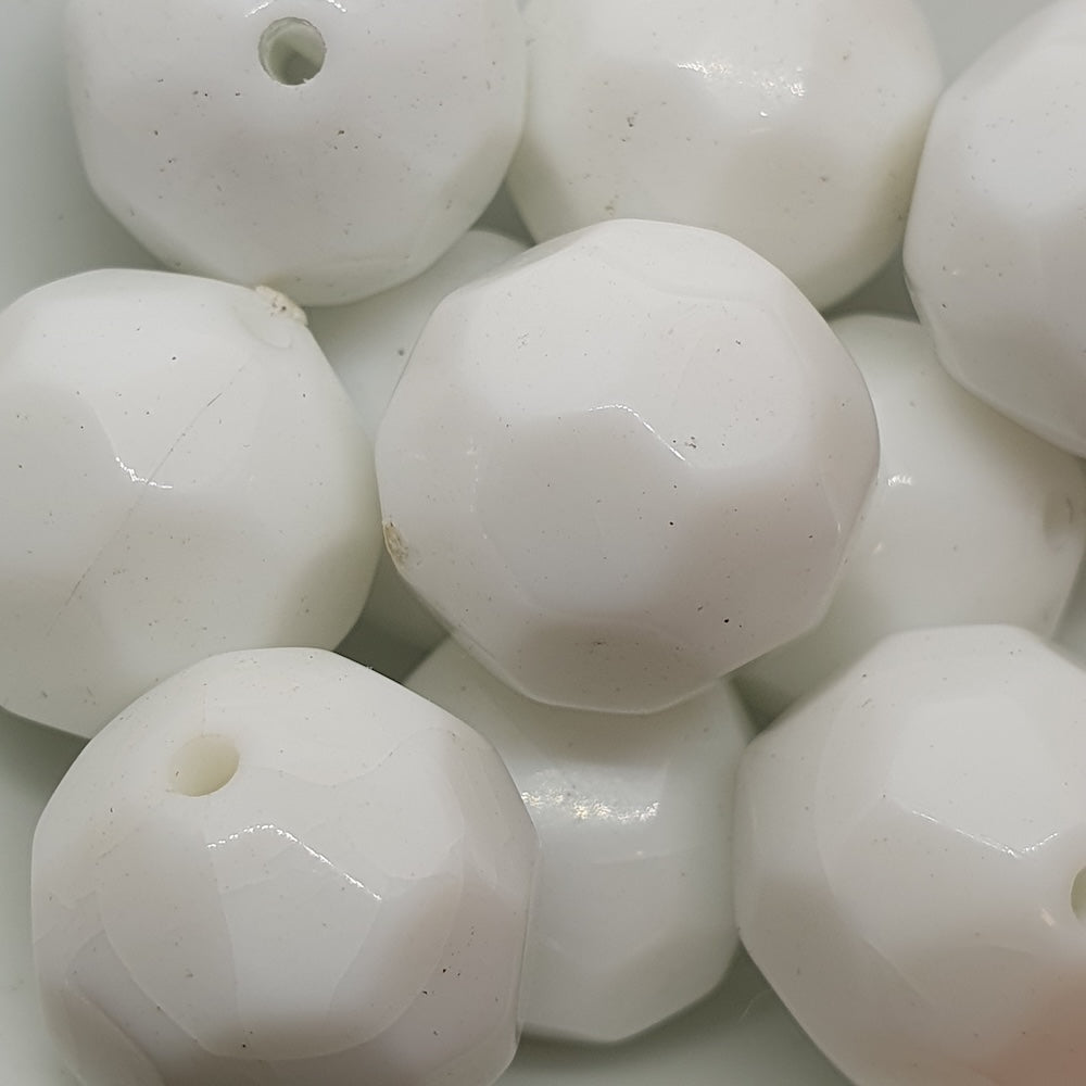 18mm Round Vintage Lucite Beads (10) - White