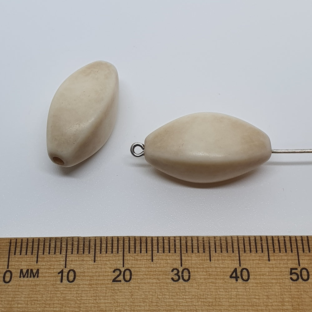 4 Sided Oval (10) - Cream - Vintage Lucite Beads - Bead Shack