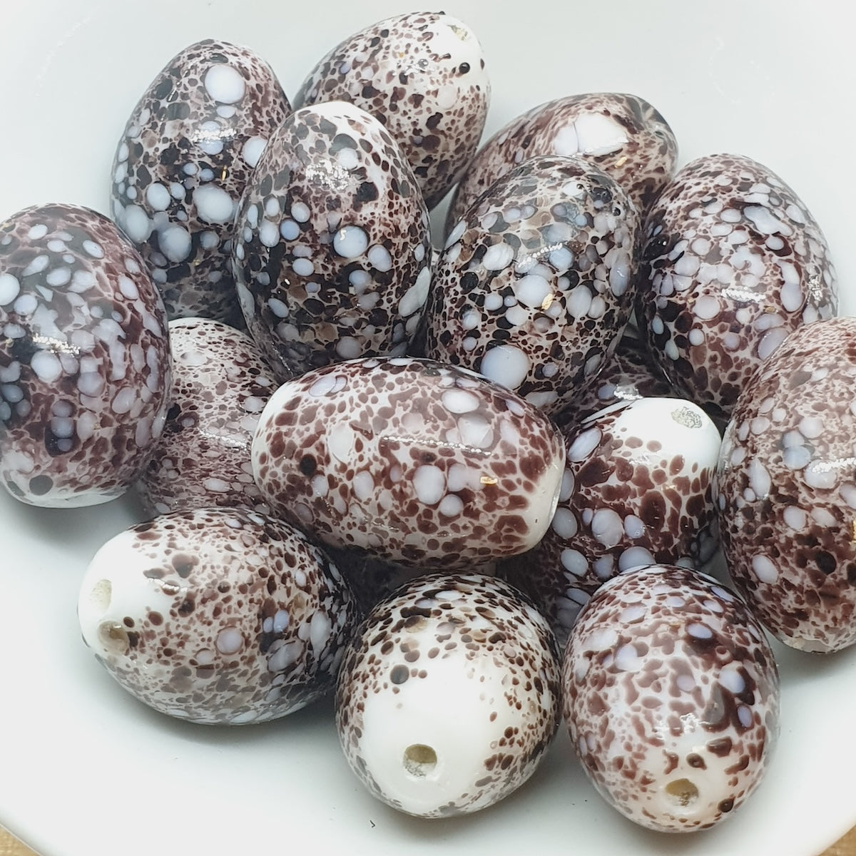 19x14mm Oval (10) - White w. Rolled Crumb - Vintage Glass Lampwork Beads