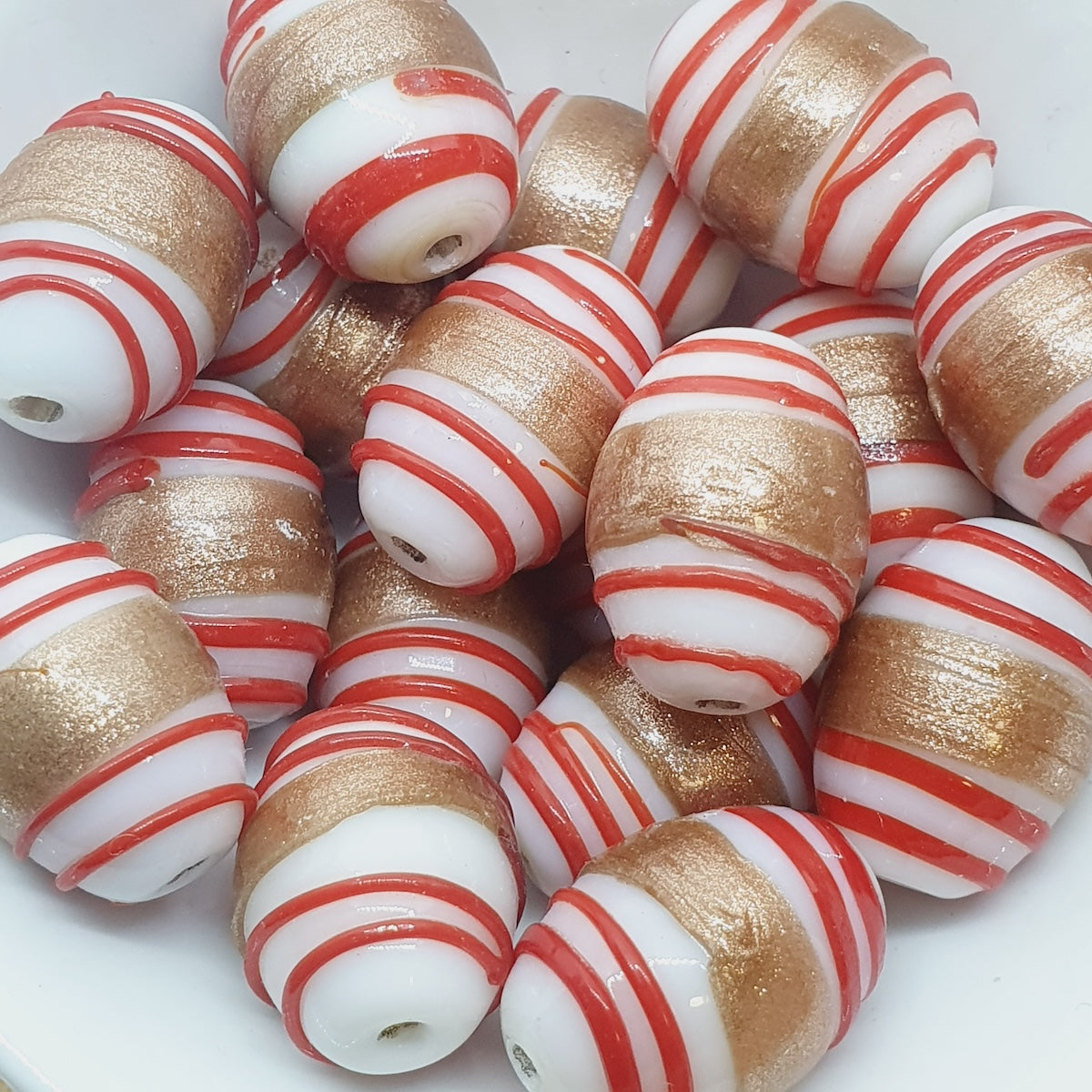 19x14mm Oval (10) - White Opaque w. Aventurine & Red - Glass Vintage Replica Trade Lampwork Beads