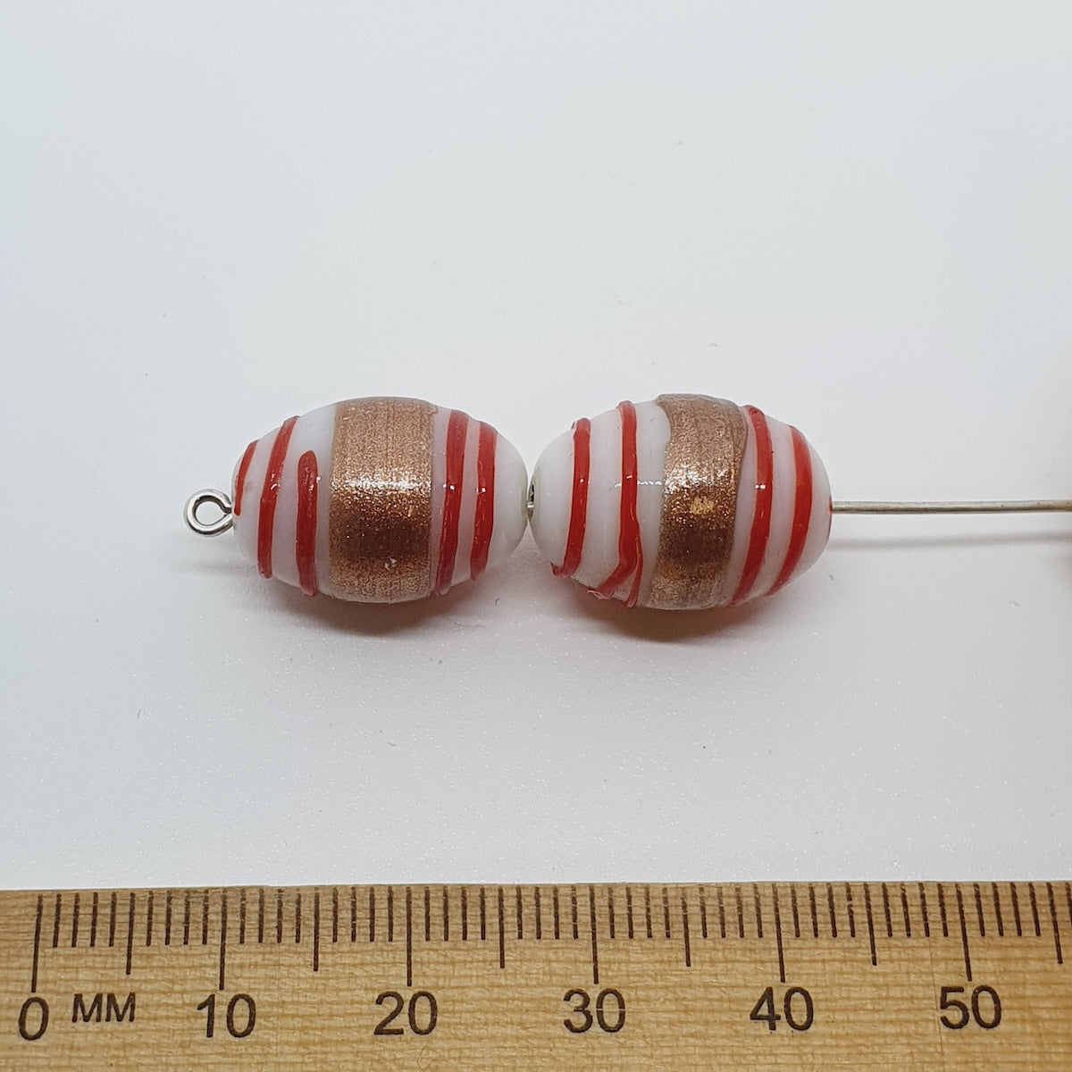 19x14mm Oval (10) - White Opaque w. Aventurine & Red - Glass Vintage Replica Trade Lampwork Beads