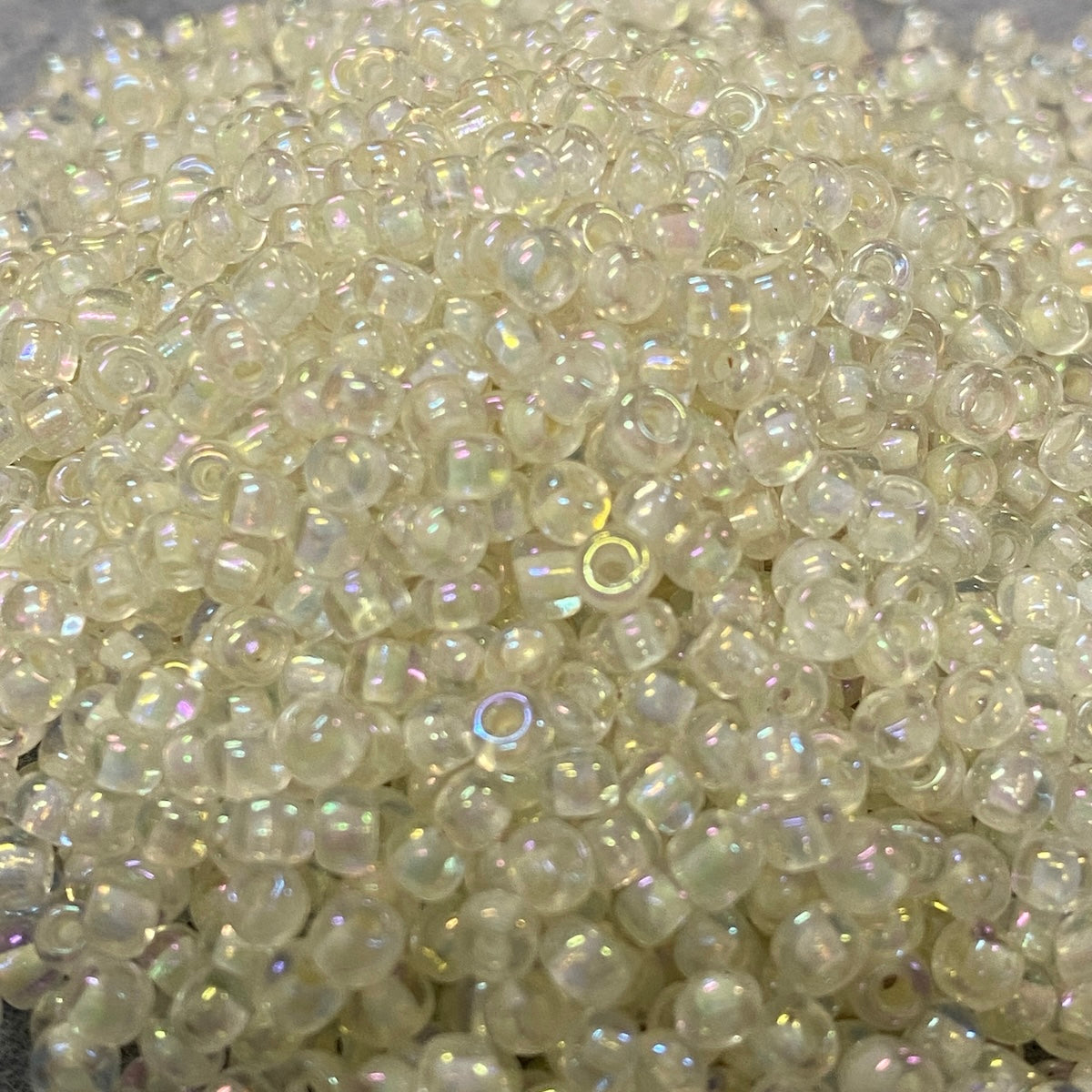 Cream Lined - 8/0 Rainbow (50g) - Seed Beads