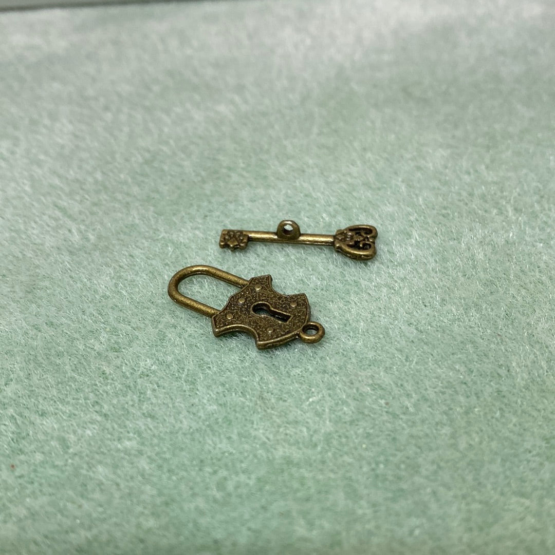 Padlock & Key Toggle - Ancient Gold