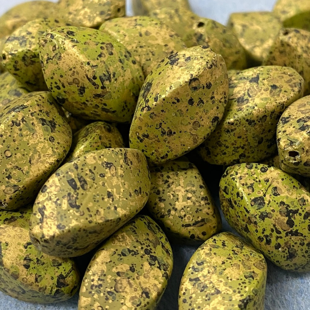 23x15mm Oval Twist (10) - Green - Matte Metallic Speckled Vintage Beads