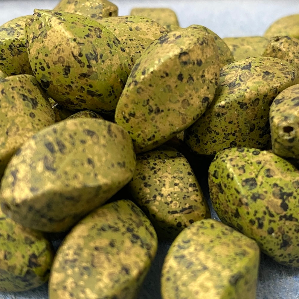 23x15mm Oval Twist (10) - Green - Matte Metallic Speckled Vintage Beads