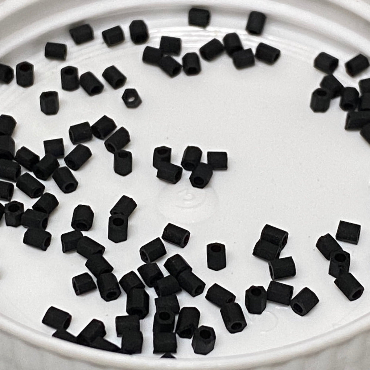 12/0 (#748ma 2-cut) Black Matte - 20g Tube