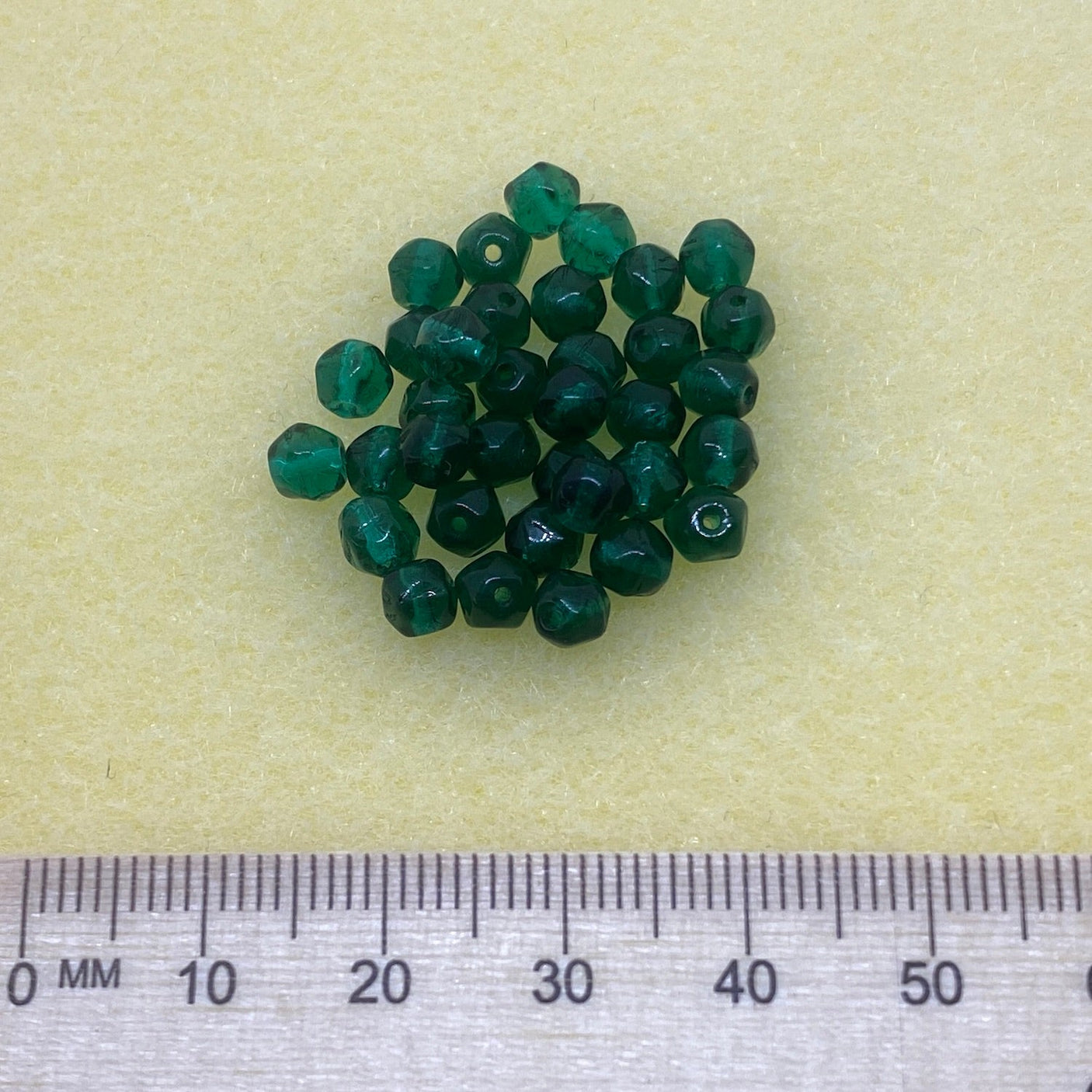 5mm Facet Round (250) - Emerald Green Transparent - Vintage Czech Glass Beads
