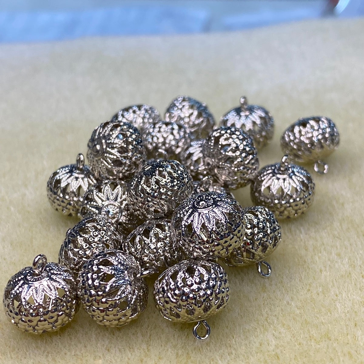 12mm Lacy Bead w. Loop (10) - Nickel