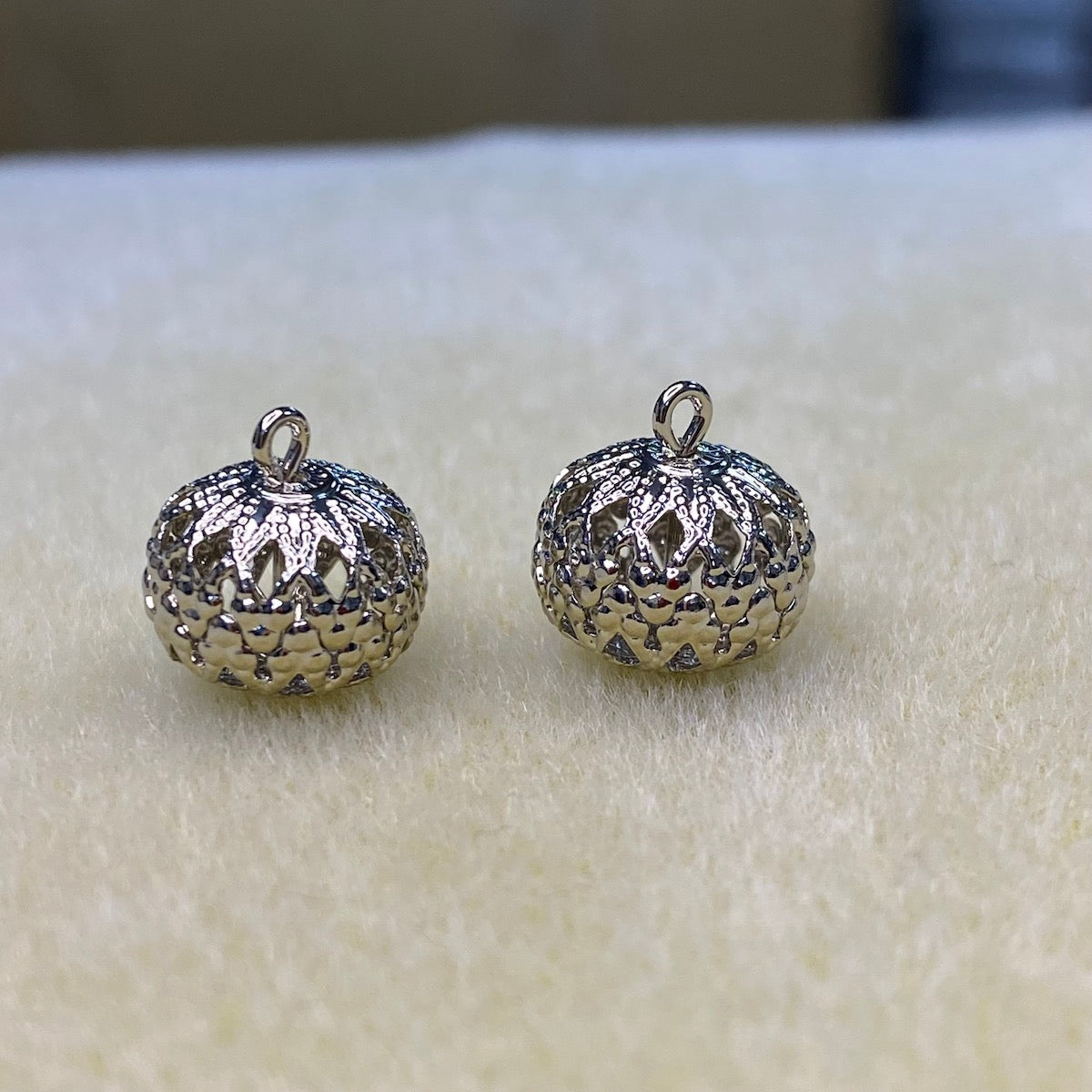 12mm Lacy Bead w. Loop (10) - Nickel