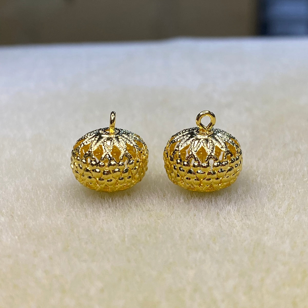 12mm Lacy Bead w. Loop (10) - Gold