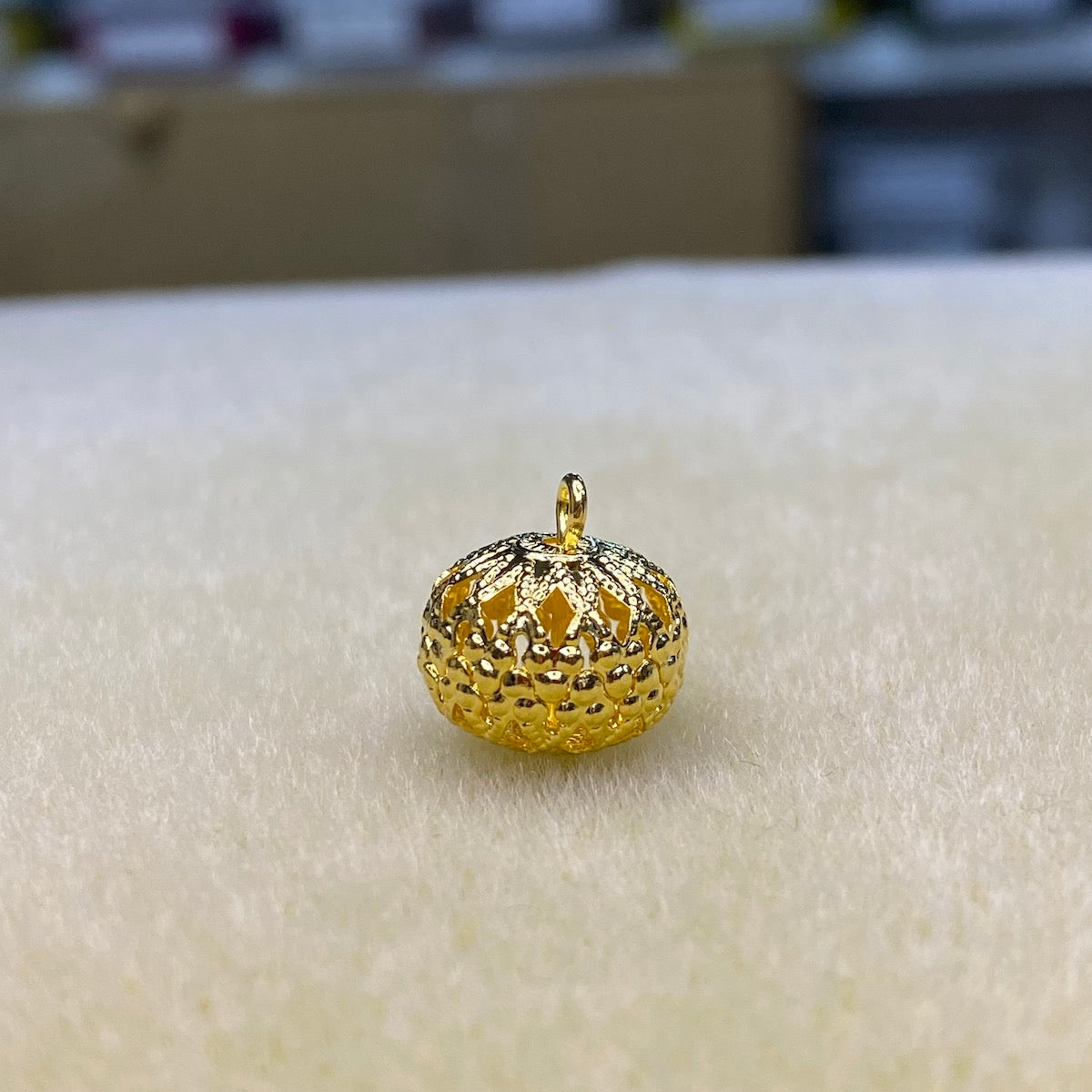 12mm Lacy Bead w. Loop (10) - Gold