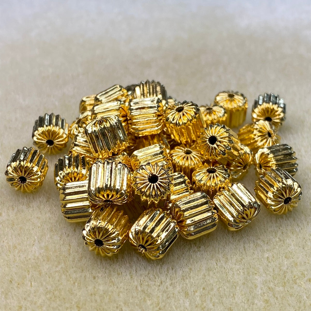 8mm Fluted Drum Bead (20) - Gold