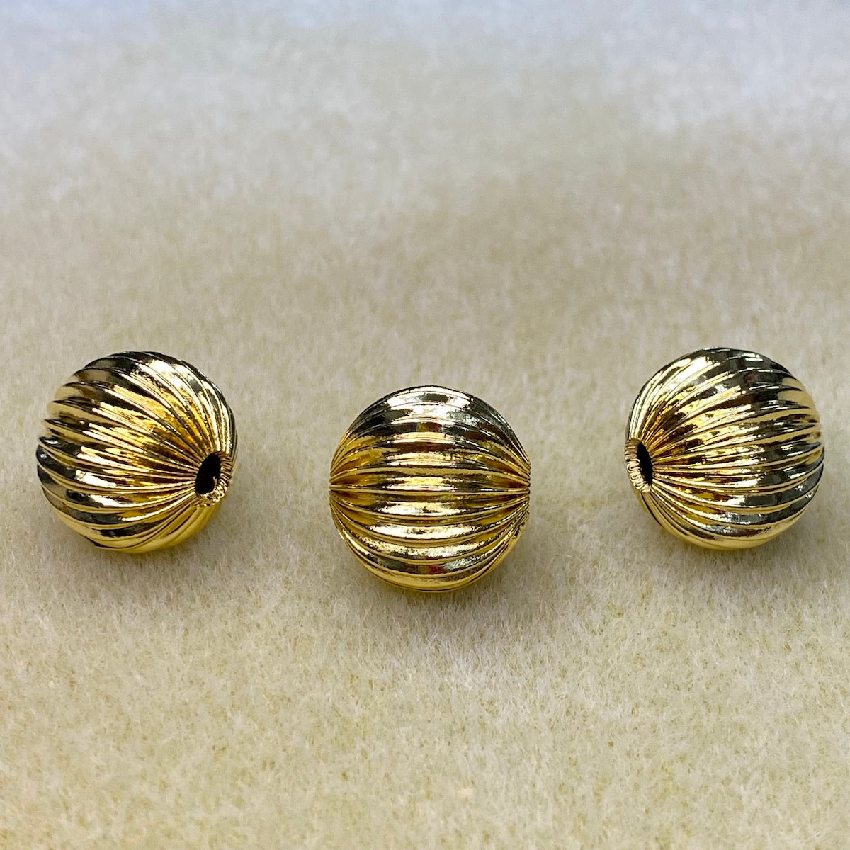 16mm Fluted Round Bead (10) - Gold