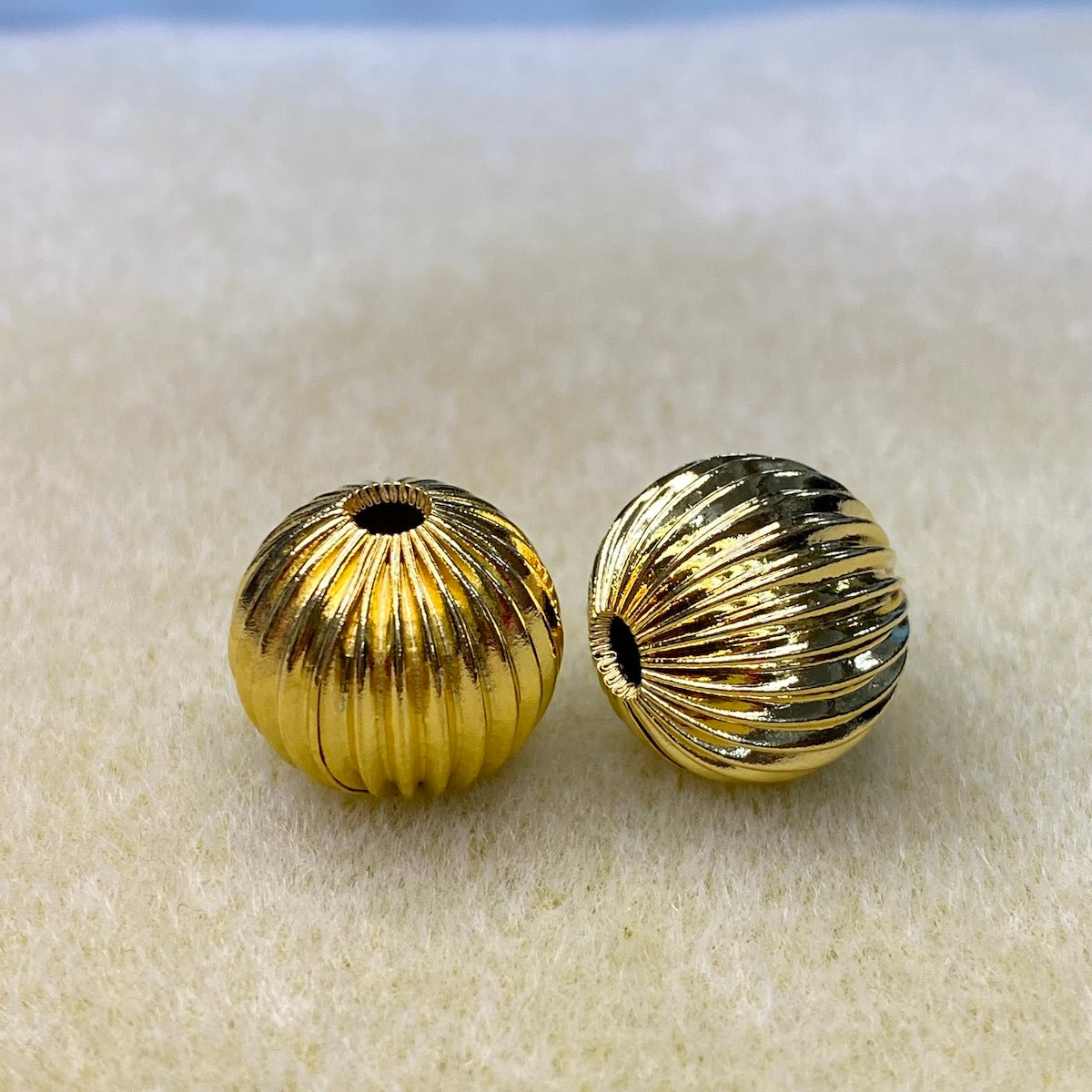 16mm Fluted Round Bead (10) - Gold