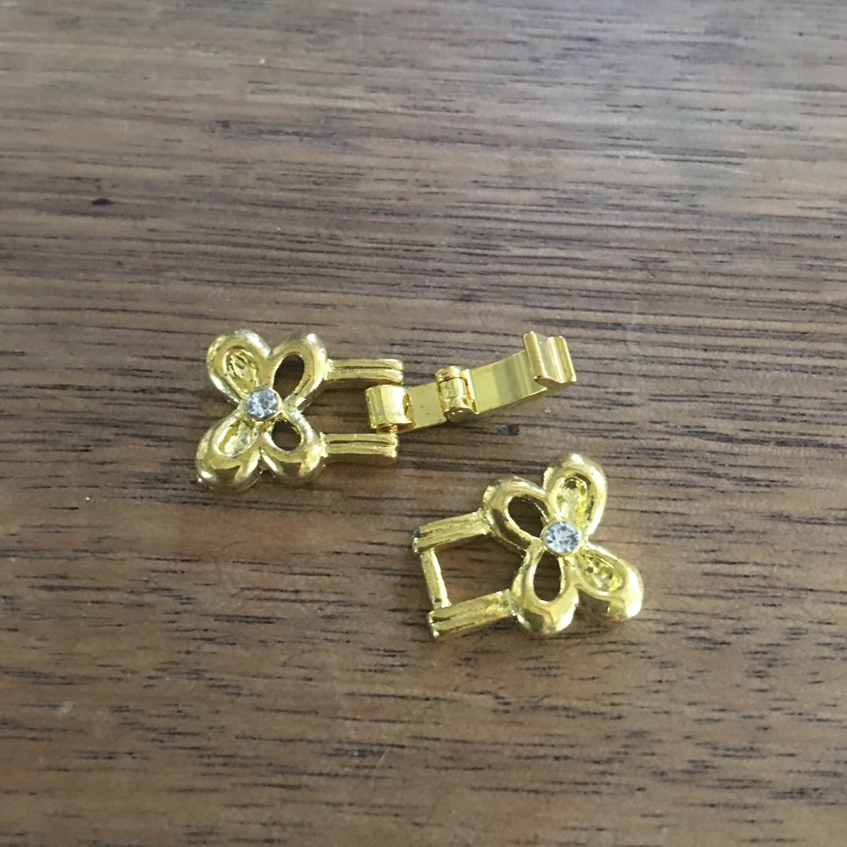 2-row Butterfly Fold Over Clasp (1) - Gold w. Diamantes