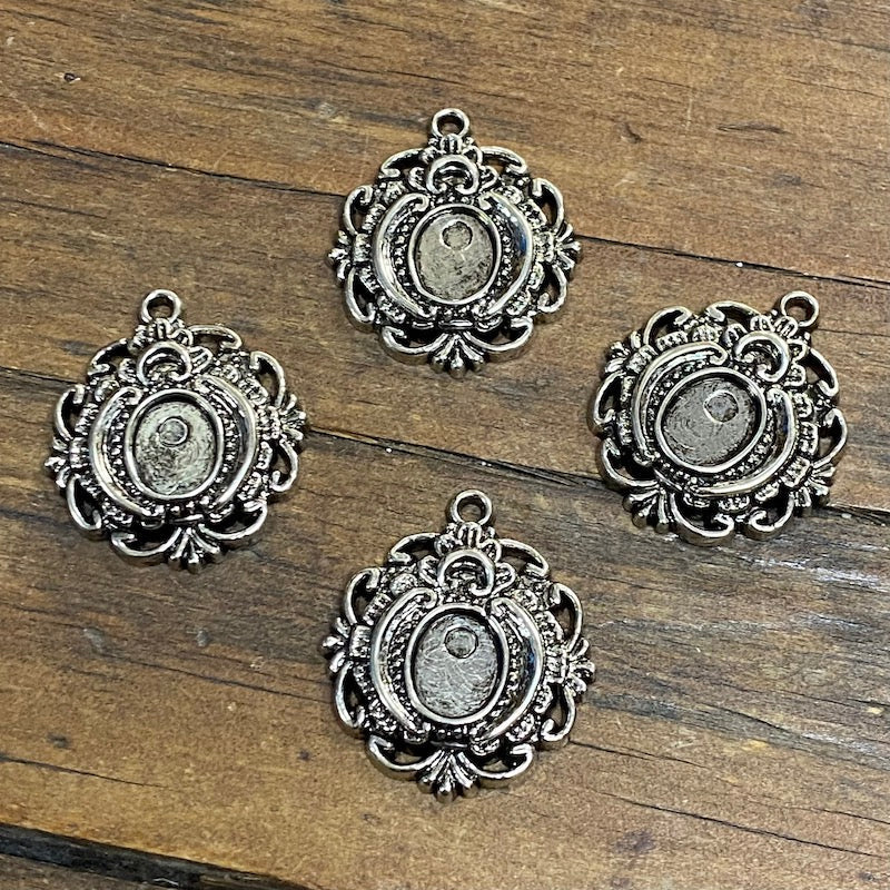 Small Oval (2) - Antique Silver - Vintage Metalised Pendant Setting