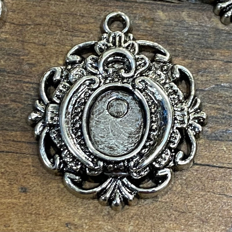 Small Oval (2) - Antique Silver - Vintage Metalised Pendant Setting