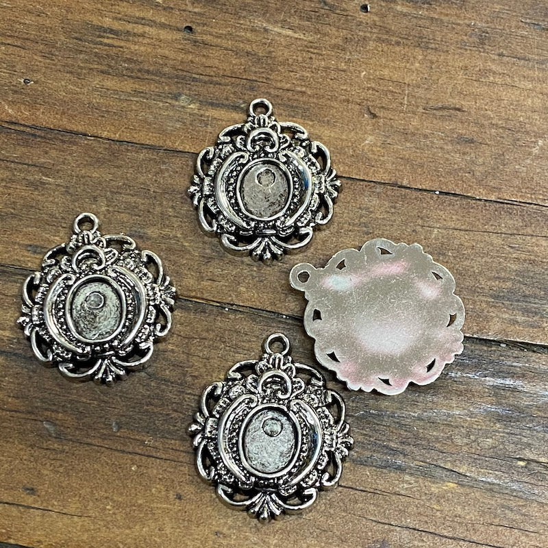 Small Oval (2) - Antique Silver - Vintage Metalised Pendant Setting
