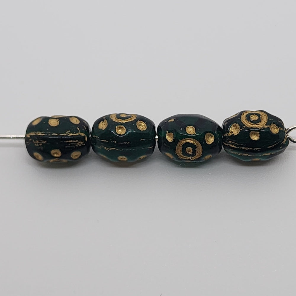 10x8mm Oval (25) - Emerald Green Transparent - Vintage Czech Glass Beads