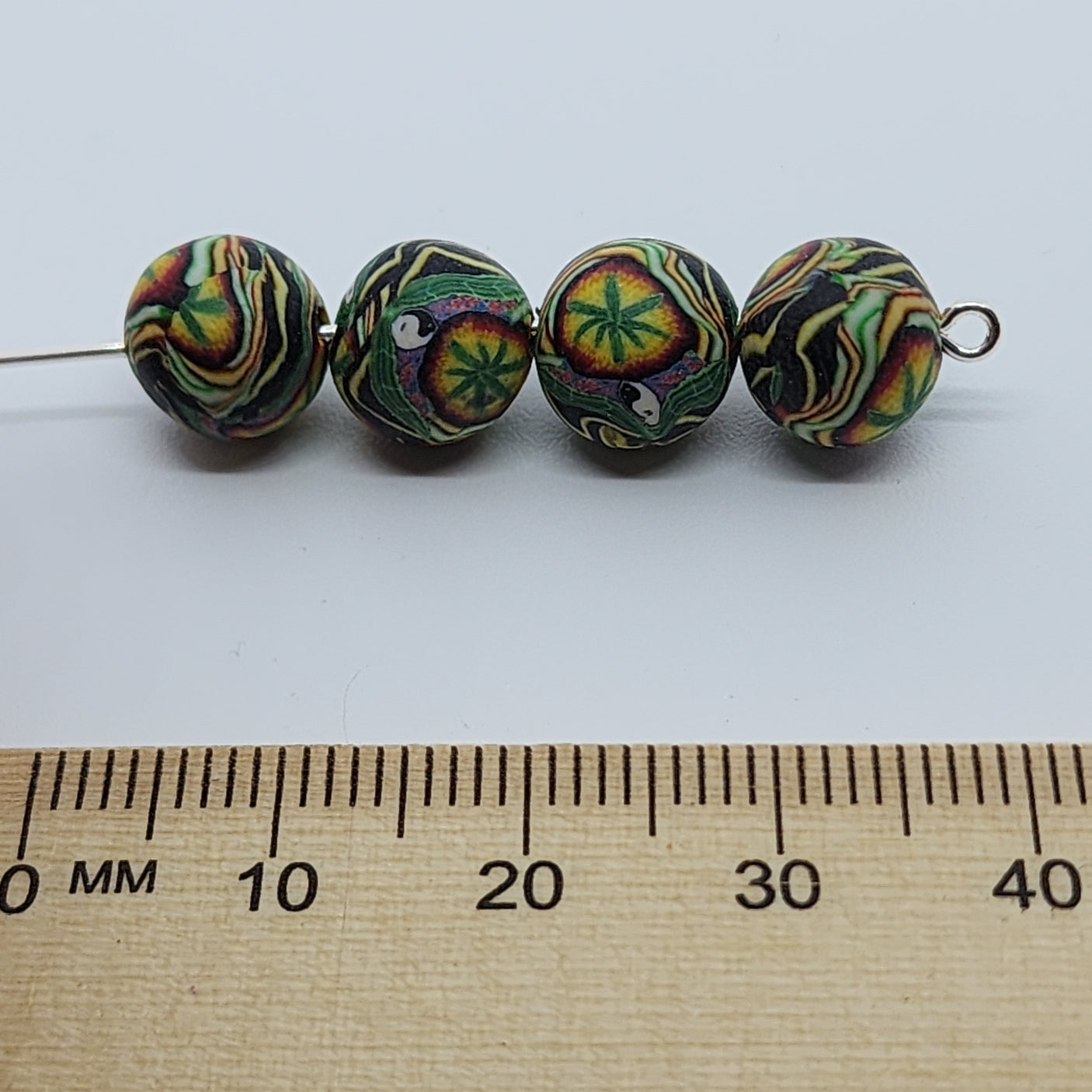 8mm Round Fimo Beads (10) - Cannabis Leaf w. Yin Yang