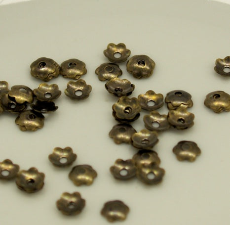 4mm Bead Caps (100) - Ancient Gold - Daisy