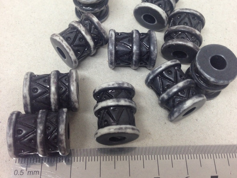 18mm Tube (10) - Black - Vintage Lucite Beads